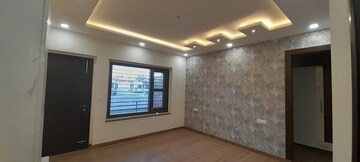 Room in 3 BHK Builder Floor at Sector 82 – for Sale