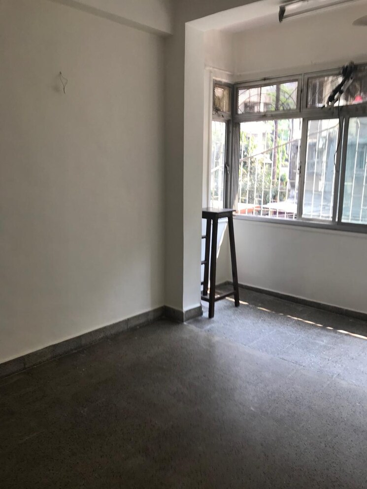 Room, snow-white 1 Bedroom 500 Sq.Ft. Apartment In Khar West Mumbai 7330388