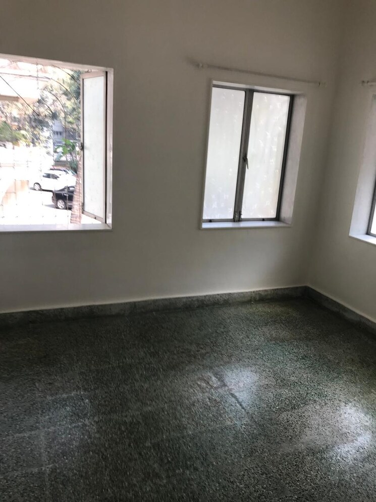 Room, snow-white 1 Bedroom 500 Sq.Ft. Apartment In Khar West Mumbai 7330388