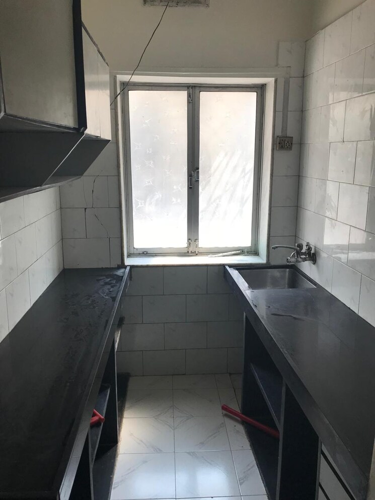 Kitchen, snow-white 1 Bedroom 500 Sq.Ft. Apartment In Khar West Mumbai 7330388