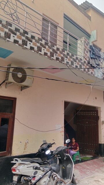 Master Bedroom in 3 BHK Independent House at Sector 87 – for Sale