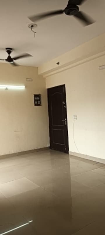 Room in 2 BHK Apartment at Supertech Ecovillage II, Sector 16b Greater Noida – for Sale