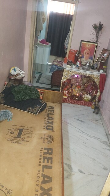 Living Room in 2.5 BHK Builder Floor at Mayur Vihar Phase 1 – for Sale