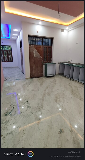 Room in 3 BHK Independent House at Jankipuram Extension – for Sale