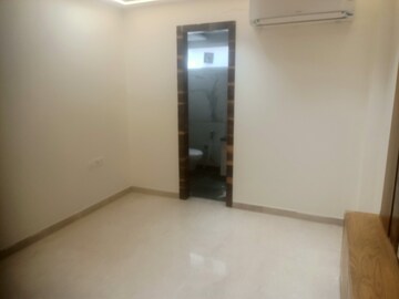 Room in 3 BHK Builder Floor at Janakpuri – for Sale