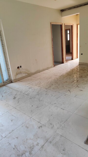 Room in 3 BHK Apartment at Apex Alphabet, Tech Zone 4 Greater Noida – for Sale