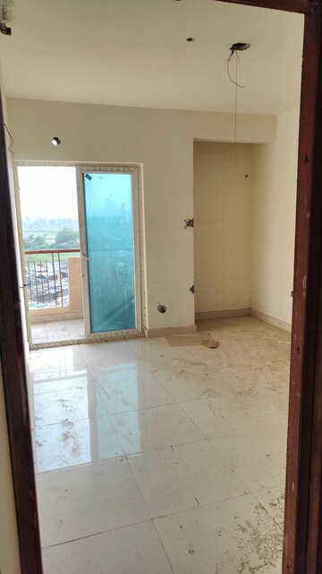 Room in 3 BHK Apartment at Apex Alphabet, Tech Zone 4 Greater Noida – for Sale