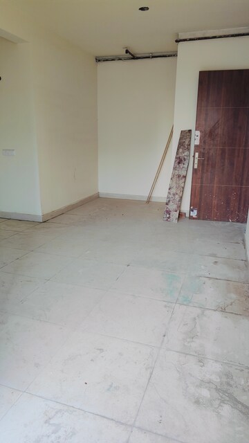 Room in 3 BHK Apartment at Apex Alphabet, Tech Zone 4 Greater Noida – for Sale