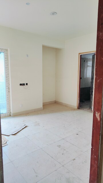 Room in 3 BHK Apartment at Apex Alphabet, Tech Zone 4 Greater Noida – for Sale