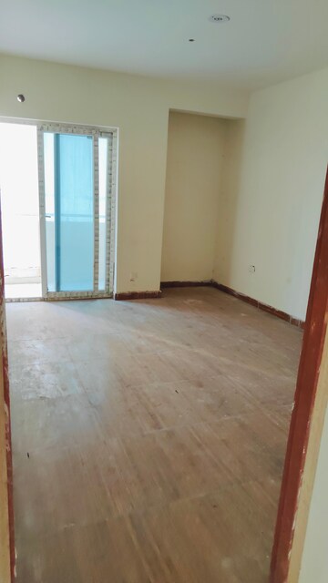Room in 3 BHK Apartment at Apex Alphabet, Tech Zone 4 Greater Noida – for Sale