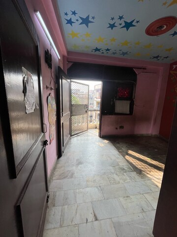 Building Lobby in 2 BHK Apartment at Shalimar Apartments Shalimar Garden, Shalimar Garden – for Sale