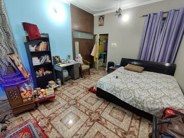 Bedroom in 6 BHK Independent House at Gomti Nagar – for Sale