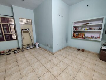 Parking in 6 BHK Independent House at Gomti Nagar – for Sale