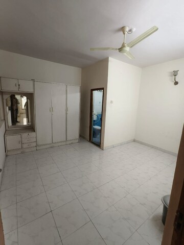 Room in 1 BHK Apartment at Brunton Manor, Ashok Nagar – for Rent