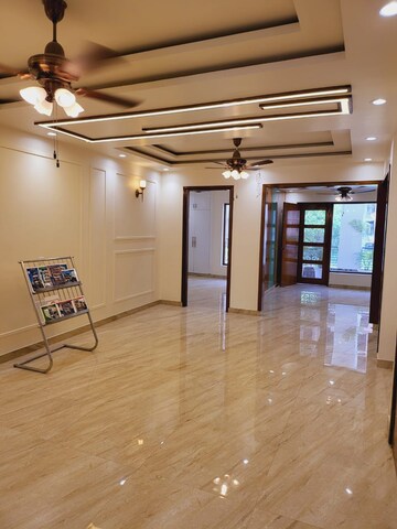 Parking in 3 BHK Builder Floor at BPTP District Phase 2, Sector 84 – for Sale