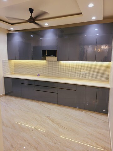 Kitchen in 3 BHK Builder Floor at BPTP District Phase 2, Sector 84 – for Sale