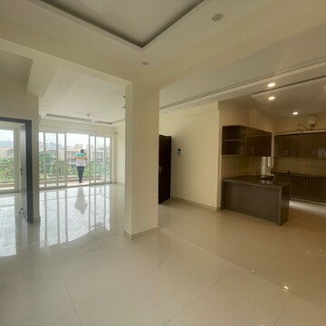 Room in 3 BHK Builder Floor at BPTP Amstoria, Sector 102 – for Sale