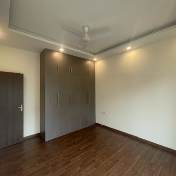 Room in 3 BHK Builder Floor at BPTP Amstoria, Sector 102 – for Sale