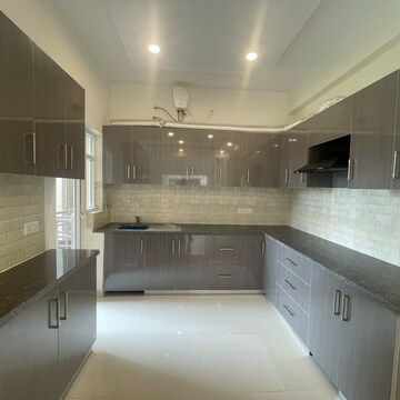 Kitchen in 3 BHK Builder Floor at BPTP Amstoria, Sector 102 – for Sale