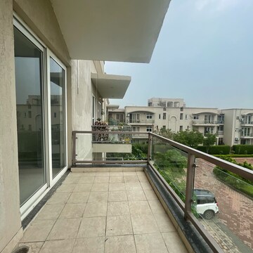 Balcony in 3 BHK Builder Floor at BPTP Amstoria, Sector 102 – for Sale