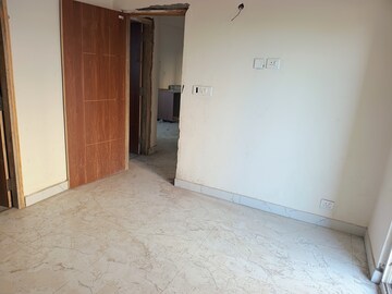 Room in 2.5 BHK Apartment at Earthcon Casa Grande II, Chi V Greater Noida – for Sale