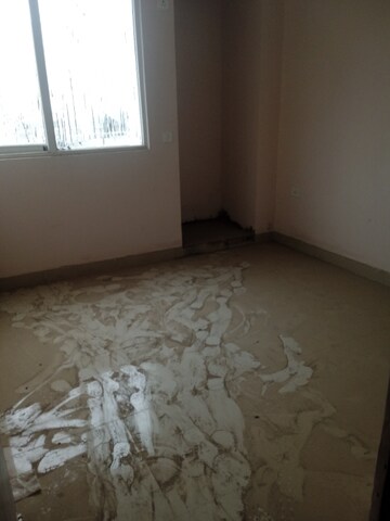 Room in 3 BHK Apartment at Amrapali Golf Homes, Sector 4, Greater Noida – for Sale