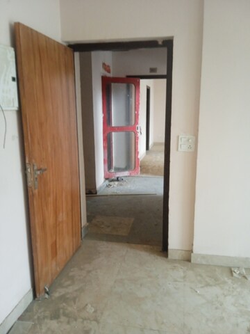 Room in 2 BHK Apartment at Amrapali Golf Homes, Sector 4, Greater Noida – for Sale
