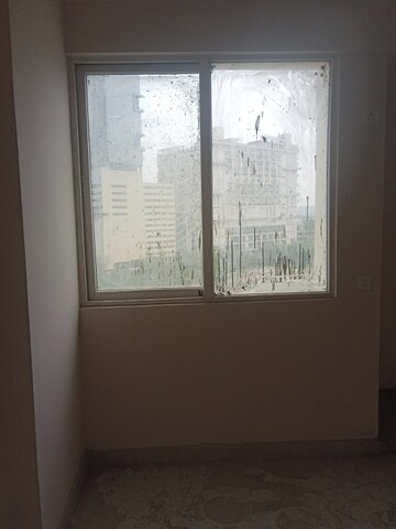 Room in 2 BHK Apartment at Amrapali Golf Homes, Sector 4, Greater Noida – for Sale