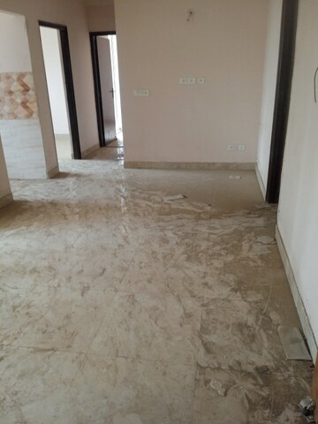 Room in 2 BHK Apartment at Amrapali Leisure Park, Amrapali Leisure Valley – for Sale