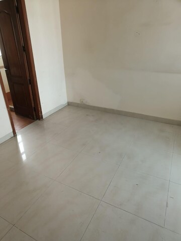 Room in 3 BHK Apartment at Vipul Greens, Sector 48 – for Sale