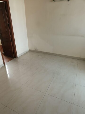 Room in 3 BHK Apartment at Vipul Greens, Sector 48 – for Sale