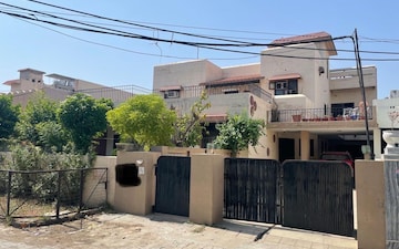 4 BHK Independent House For Sale in Sector 13
