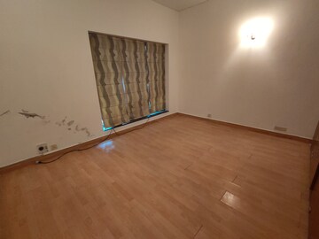 Room in 4 BHK Apartment at Central Park I, Sector 42 – for Sale