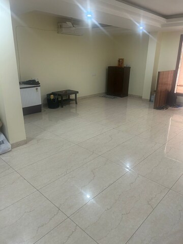 Room in 4 BHK Builder Floor at SS Aaron Ville, Sector 48 – for Sale