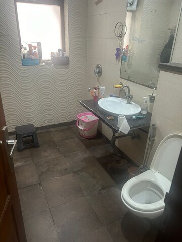 Bathroom in 4 BHK Builder Floor at SS Aaron Ville, Sector 48 – for Sale
