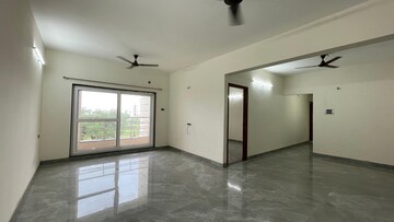 Room in 4 BHK Apartment at Vip Road – for Sale