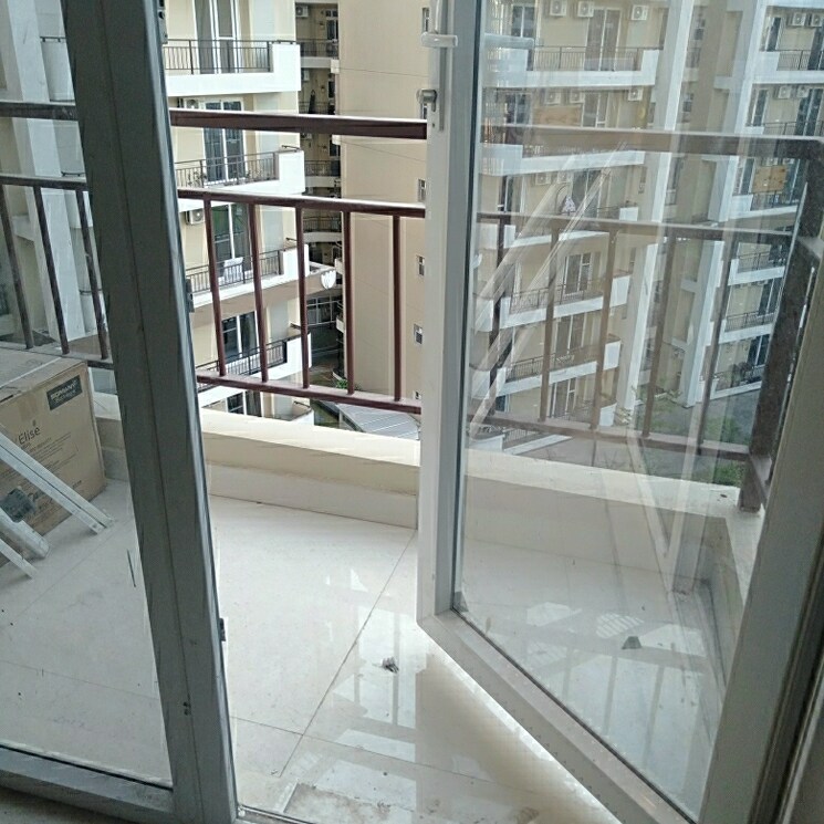 Balcony, maya-green-lotus-saksham 5 Bedroom 3361 Sq.Ft. Apartment In International Airport Road Zirakpur 7335371