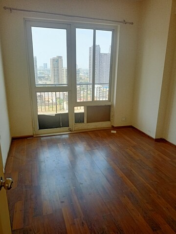 Room in 3 BHK Apartment at Imperia Esfera, Sector 37c – for Sale