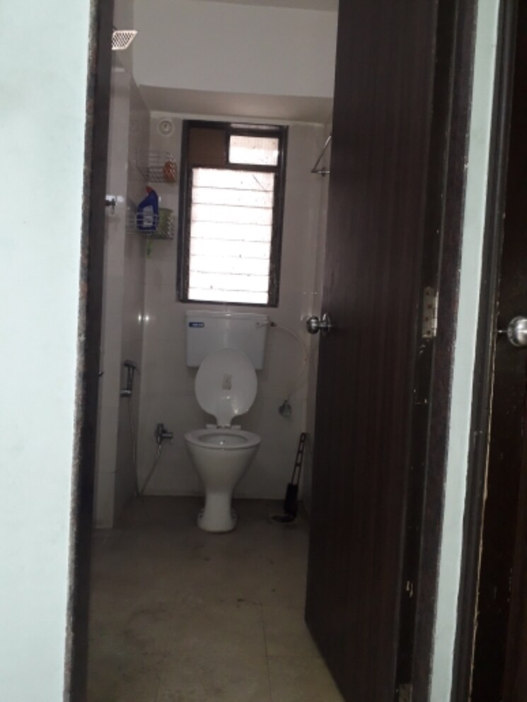 Bathroom, yash-evershine 2 Bedroom 616 Sq.Ft. Apartment In Malad West Mumbai 7335796