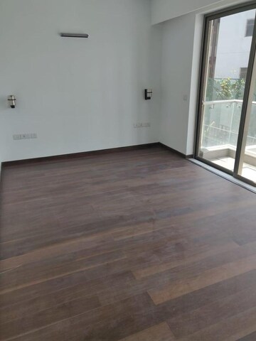 Room in 4 BHK Apartment at Tata Primanti-Tower Residences, Sector 72 – for Sale