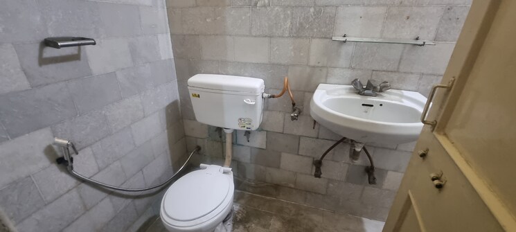 Attached Bathroom, chashm-e-shahi 2 Bedroom 1200 Sq.Ft. Apartment In Koregaon Park Pune 7336156