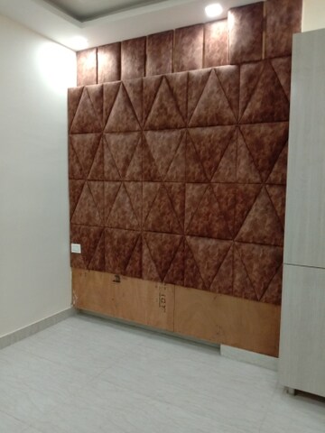 Furnished Amenities in 3 BHK Builder Floor at Dwarka Mor – for Sale