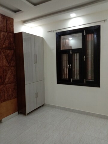 Room in 3 BHK Builder Floor at Dwarka Mor – for Sale