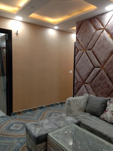 Room in 3 BHK Builder Floor at Dwarka Mor – for Sale