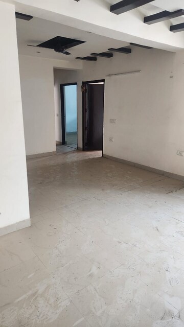 Room in 3 BHK Apartment at SRS Royal Hills, Sector 87 – for Sale