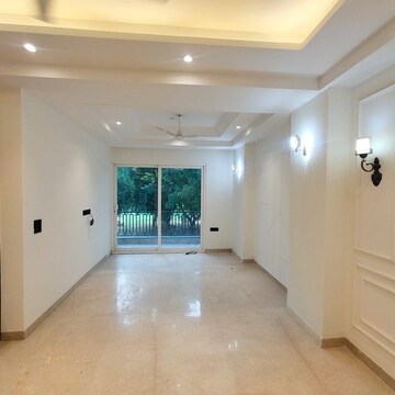 Building Lobby in 3 BHK Builder Floor at Unitech South City II, South City 2 – for Sale