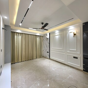 Room in 4 BHK Builder Floor at Unitech South City II, South City 2 – for Sale
