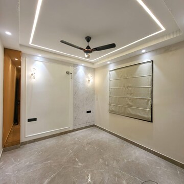 Room in 4 BHK Builder Floor at Unitech South City II, South City 2 – for Sale