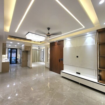 Room in 4 BHK Builder Floor at Unitech South City II, South City 2 – for Sale