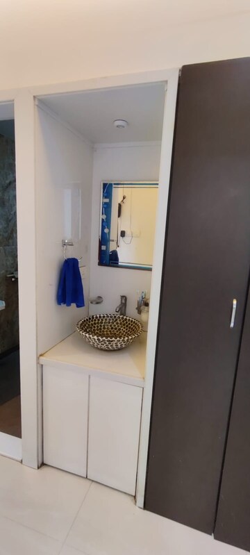 Bathroom in 2.5 BHK Apartment at Grandeur Tower, Borivali East – for Sale